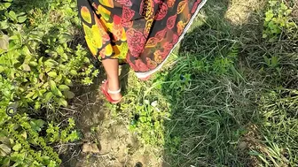 Indian cameraguy and desi Bhabhi in dress go outdoors to enjoy sex