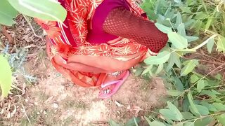 Vicious Bhabhi strokes devar's Indian cock with hand before outdoor sex