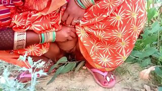 Vicious Bhabhi strokes devar's Indian cock with hand before outdoor sex