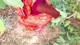 Vicious Bhabhi strokes devar's Indian cock with hand before outdoor sex