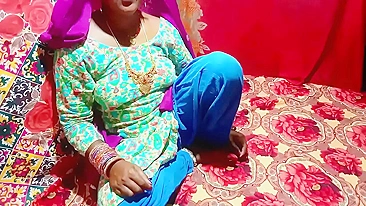 Indian Bhabhi's pussy is wet and sister's husband rushes home to fuck it