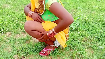 Teasing by Bhabhi makes devar horny and he fucks the Indian pussy