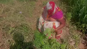 Cameraguy films Indian Bhabhi and fucks from behind in desi video