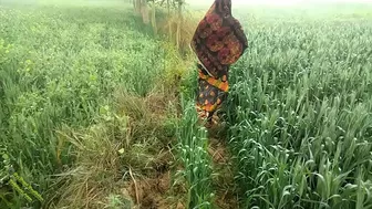 Stranger notices the Indian Bhabhi who flashes desi tits and pussy