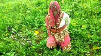 Guy films desi video of Indian Bhabhi playing with herself before sex