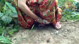 Bhabhis masturbate outdoors in front of Indian devars with camera