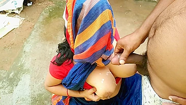 Bhabhi with cloth on face tempts Indian husband of sister into fucking