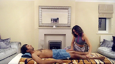 Nerdy Bhabhi gives the Indian devar a massage that turns into sex
