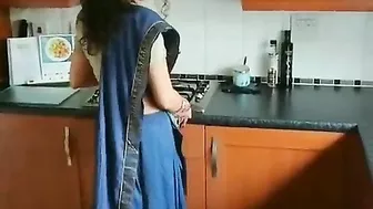 Best scenes with hindi talk from amateur Desi couple who loves chudai Best scenes with hindi talk from amateur Desi couple who loves chudai