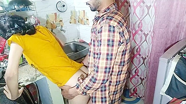 Desi man convinces Indian maid to have quick sex right in kitchen