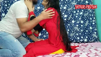 Macho manages to fuck the Indian Bhabhi by seducing her with hindi talk