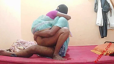 Amateur cock riding video of the masked Indian robber and the desi Bhabhi