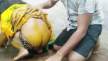 Sister's careful husband paints Indian Bhabhi using yellow dye before sex
