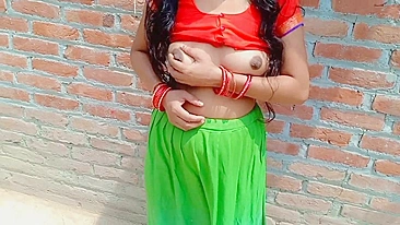 Long-haired Bhabhi flashes desi private parts and Indian cameraguy fucks her