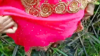 Sex with desi Bhabhi is a pleasant bonus for the Indian cameraman