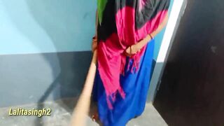 Indian lecher throws a leg to desi Bhabhi right on the entryway