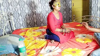 There is a problem that desi Bhabhi solves thanks to sex with the Indian