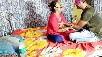 There is a problem that desi Bhabhi solves thanks to sex with the Indian