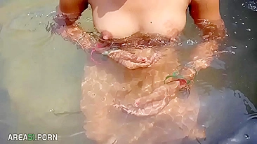 Desi Bhabhi makes all the Indian guys happy showing off boobs in water