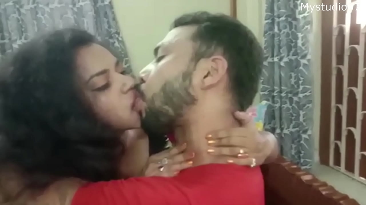 Desi porn of Indian man thrusting cock in muff of brunette Bhabhi | AREA51. PORN