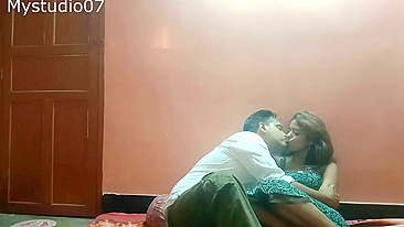 Bhabhi shows boobs so Indian guest fucks the MILF in Hindi talk porn