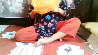 Indian obtains access to Internet and broadcasts Bhabhi masturbation