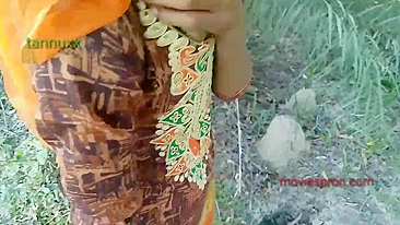 Bhabhi acts like flop in bed during outdoor porn with Hindi talk man
