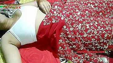 Bhabhi is keen to show natural boobs and receive cock in Indian video