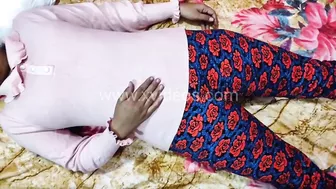 Indian MILF tempts Hindi talk man who has sex with the homely Bhabhi