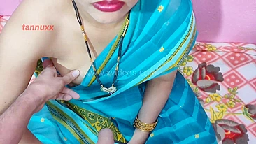 Slutty Indian girl with cute face makes it with Desi BF in Bhabhi show