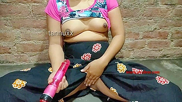 Bhabhi sex show of sister who fools around with toy for Indian fans