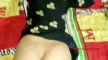 Small penis of deva sneaks into rear of Bhabhi in amateur Indian porn