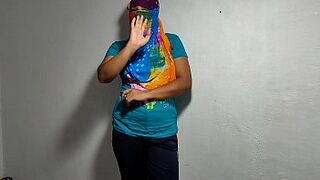 Desi hides face but never her cunt cause she is Bhabhi in Indian porn