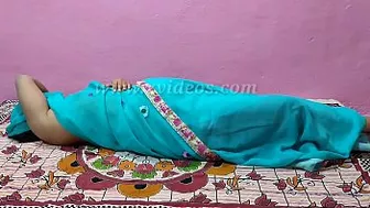 Bhabhi in turquoise sari has nothing against penetration by Indian man