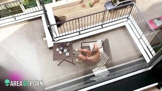 Spying on my neighbor's daughter she to masturbate on balcony