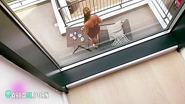 Spying on my neighbor's daughter she to masturbate on balcony
