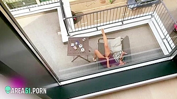 Spying on my neighbor's daughter she to masturbate on balcony