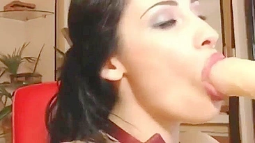 Sexy Moldavian brunette in webcam solo masturbation porn video