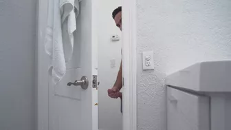 Stud jerks off while spying on stepsis who is rubbing her XXX pussy