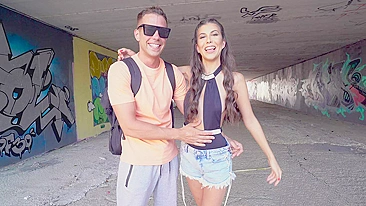 Skinny nymph in sexy XXX outfit fools around with guy under the bridge