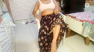 Desi Shona Bahbhi Showing Her Boobs and Pussy To her Facebook Friends
