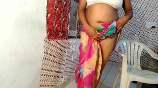 Busty Desi bhabhi in a cotton sari masturbates after a hard day at work