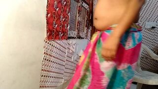 Busty Desi bhabhi in a cotton sari masturbates after a hard day at work