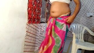 Busty Desi bhabhi in a cotton sari masturbates after a hard day at work