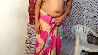 Busty Desi bhabhi in a cotton sari masturbates after a hard day at work