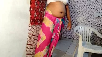 Busty Desi bhabhi in a cotton sari masturbates after a hard day at work