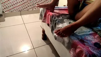 Beautiful and busty Desi bhabhi with a tight pussy fucks with her dildo