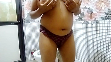 Busty bhabhi shows on camera a private show in the bathroom