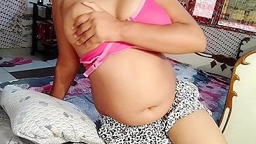 Slutty busty bhabhi morning masturbate with thick cucumber