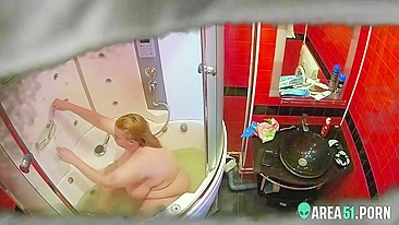Peep cam bathroom caught as fat mom masturbating